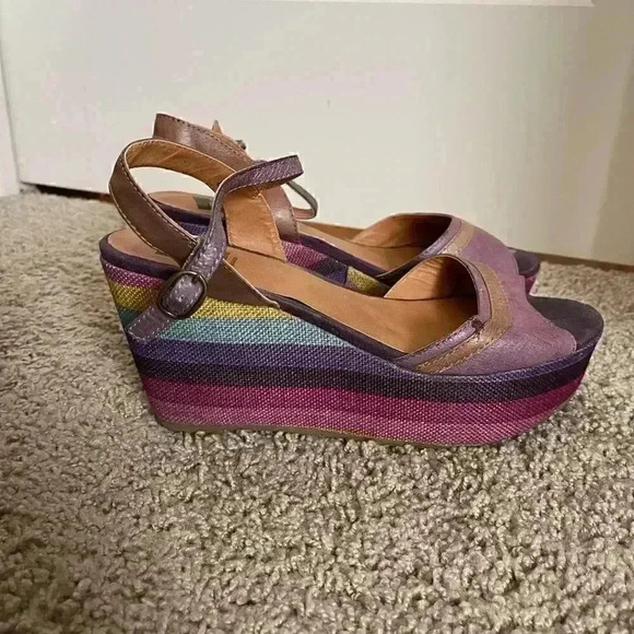 BC Because I Wear Rose Colored Glasses Rainbow Purple Wedge Size 8.5 - Picture 6 of 13